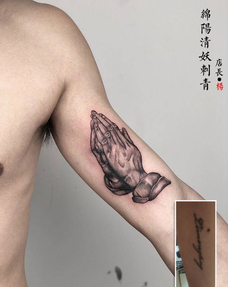 祈祷之手纹身图片_背部肩部纹身图案