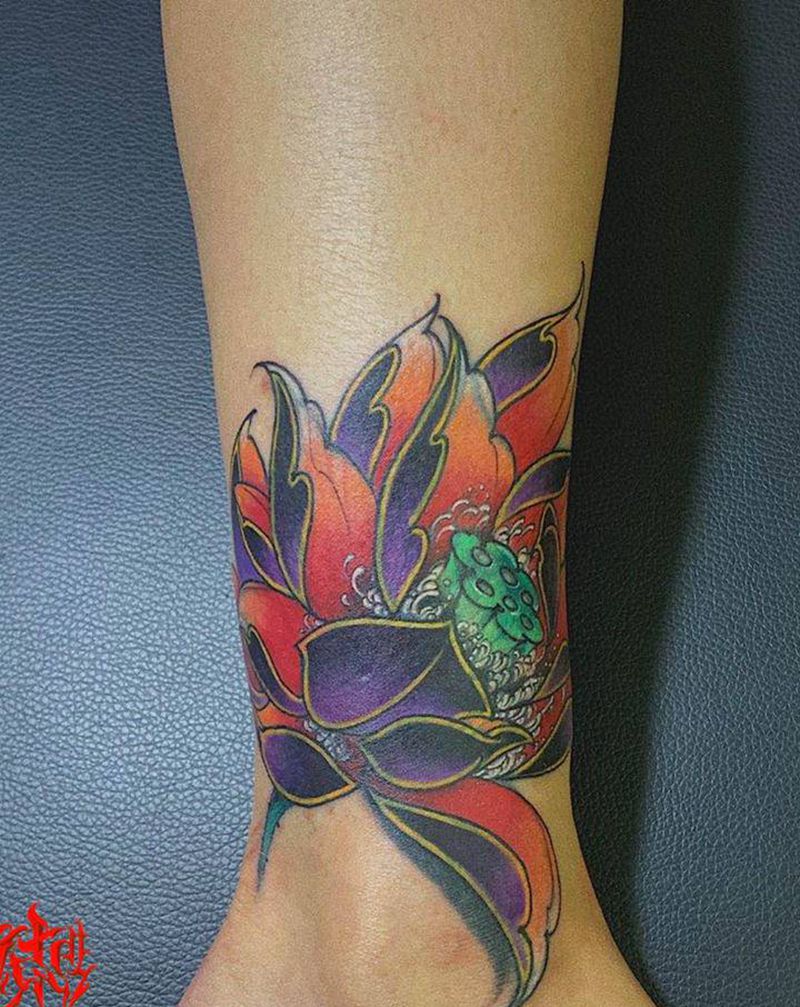 传统荷花纹身图片_腿部新传统纹身图案