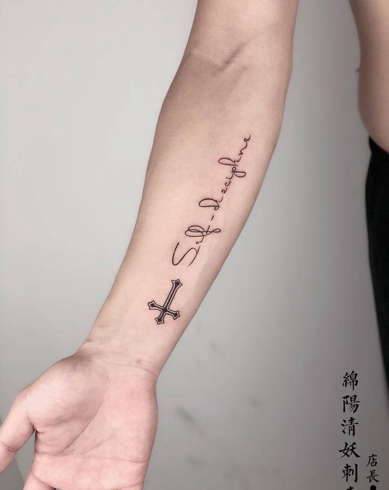 字母纹身图片_臀部脚部纹身图案