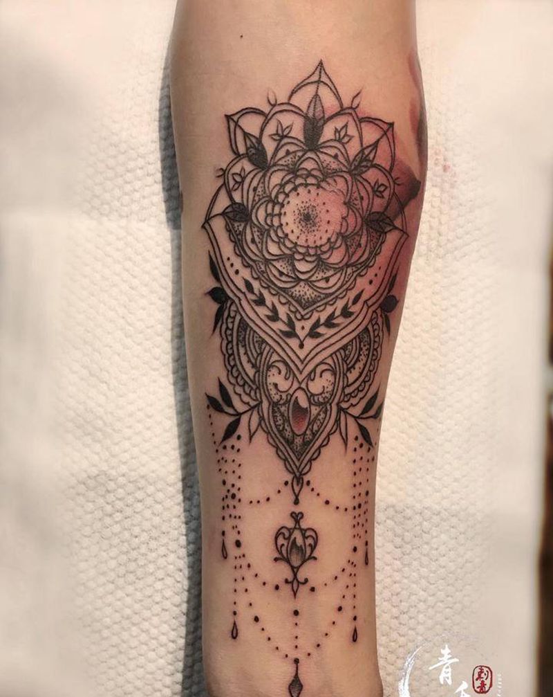 图腾纹身图片_手臂点刺水彩纹身图案