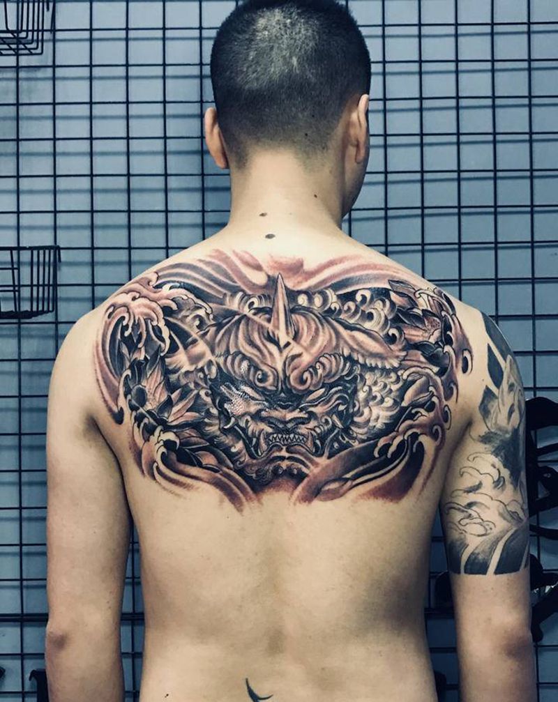 唐狮纹身图片_背部纹身图案