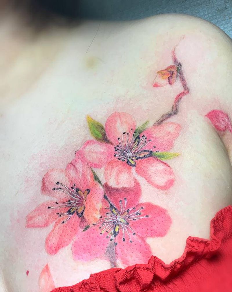 桃花一枝纹身图片_胸部纹身图案