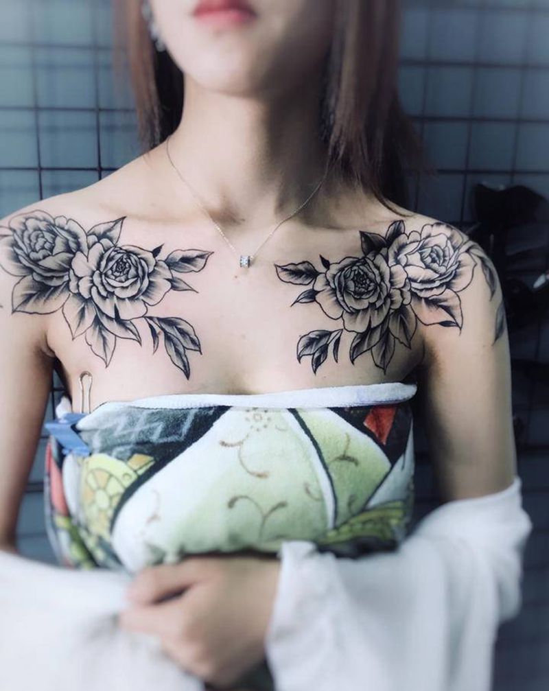 素花纹身图片_胸部纹身图案