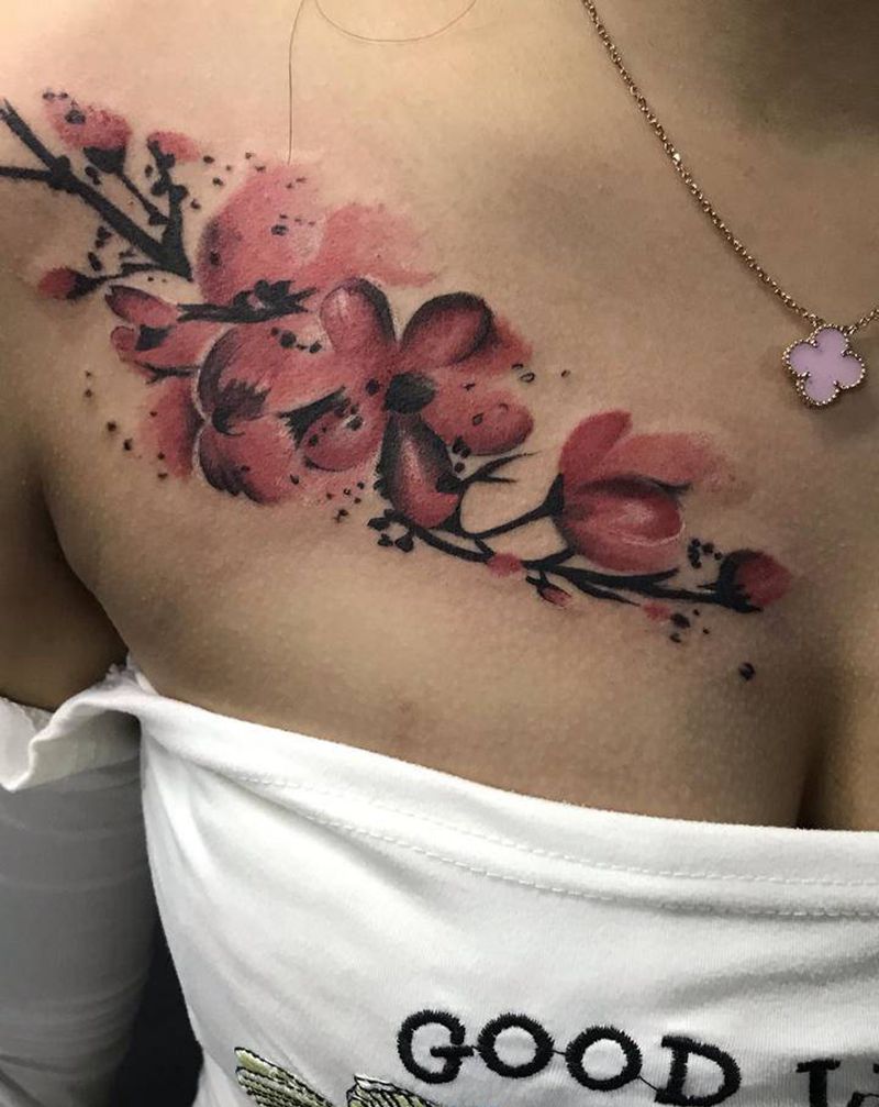 水墨花纹身图片_胸部纹身图案