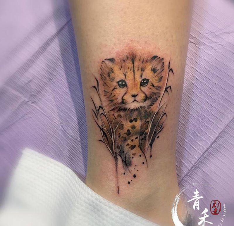 小豹子纹身图片_脚部纹身图案