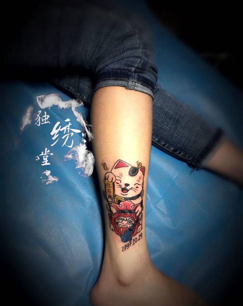 招财猫纹身图片_脚部纹身图案