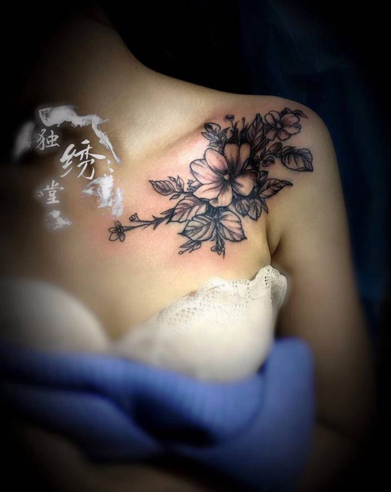 素花纹身图片_肩部纹身图案