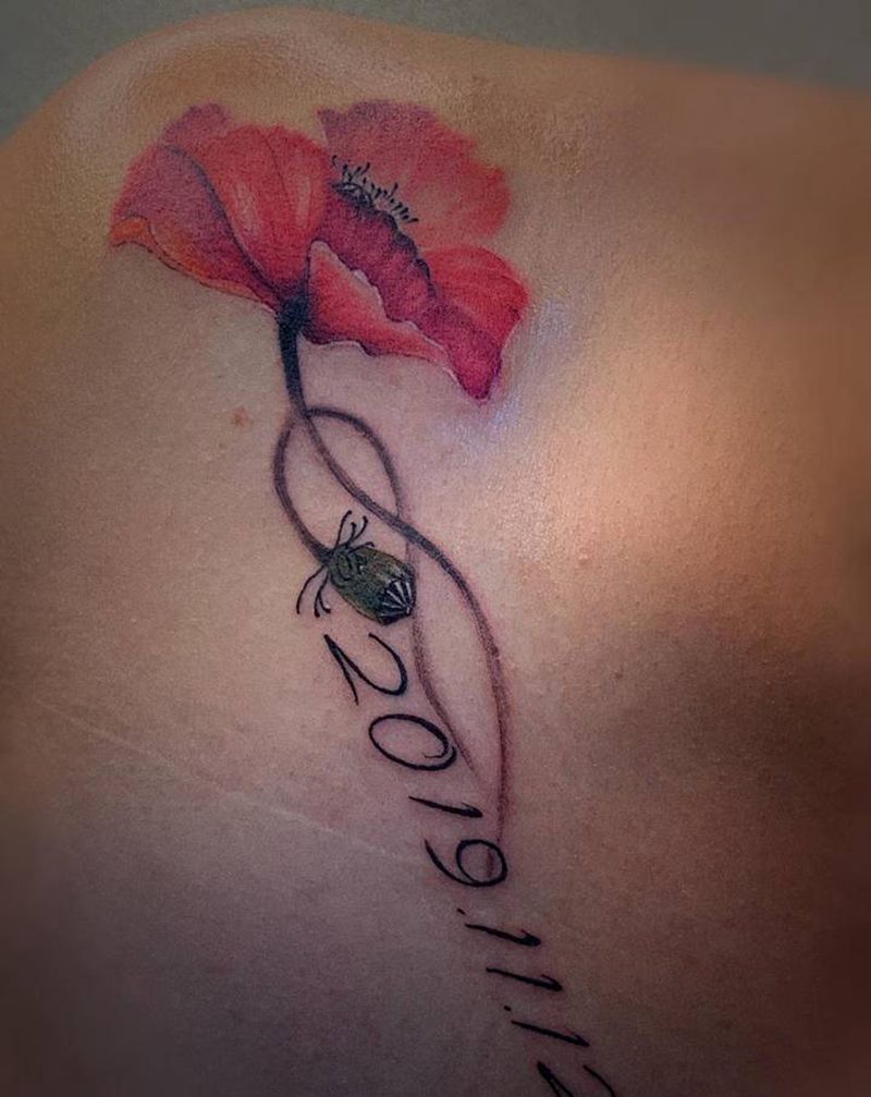 罂粟纹身图片_胸部肩部纹身图案