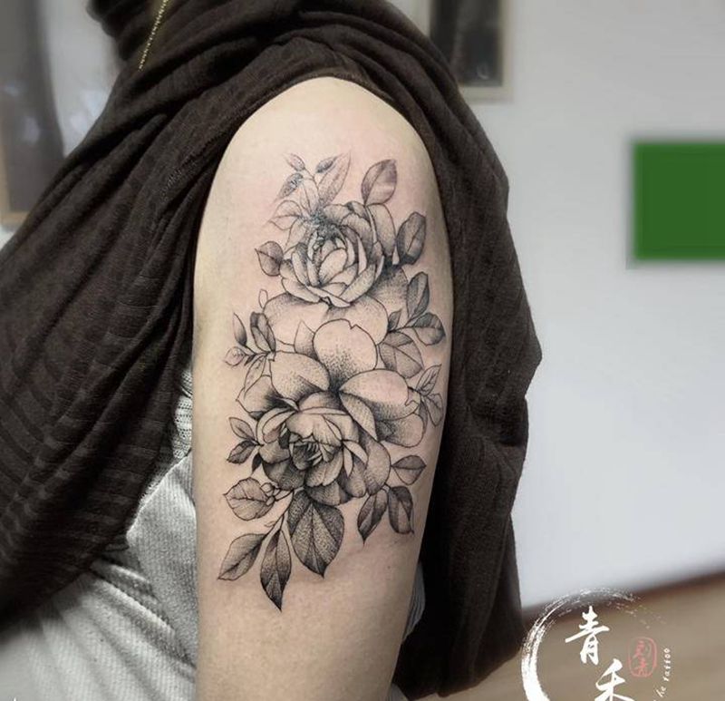 素花纹身图片_手臂点刺纹身图案