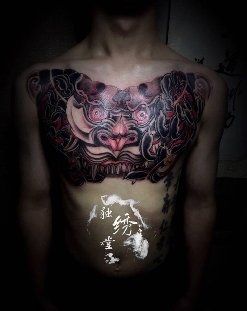 花胸纹身图片_胸部纹身图案