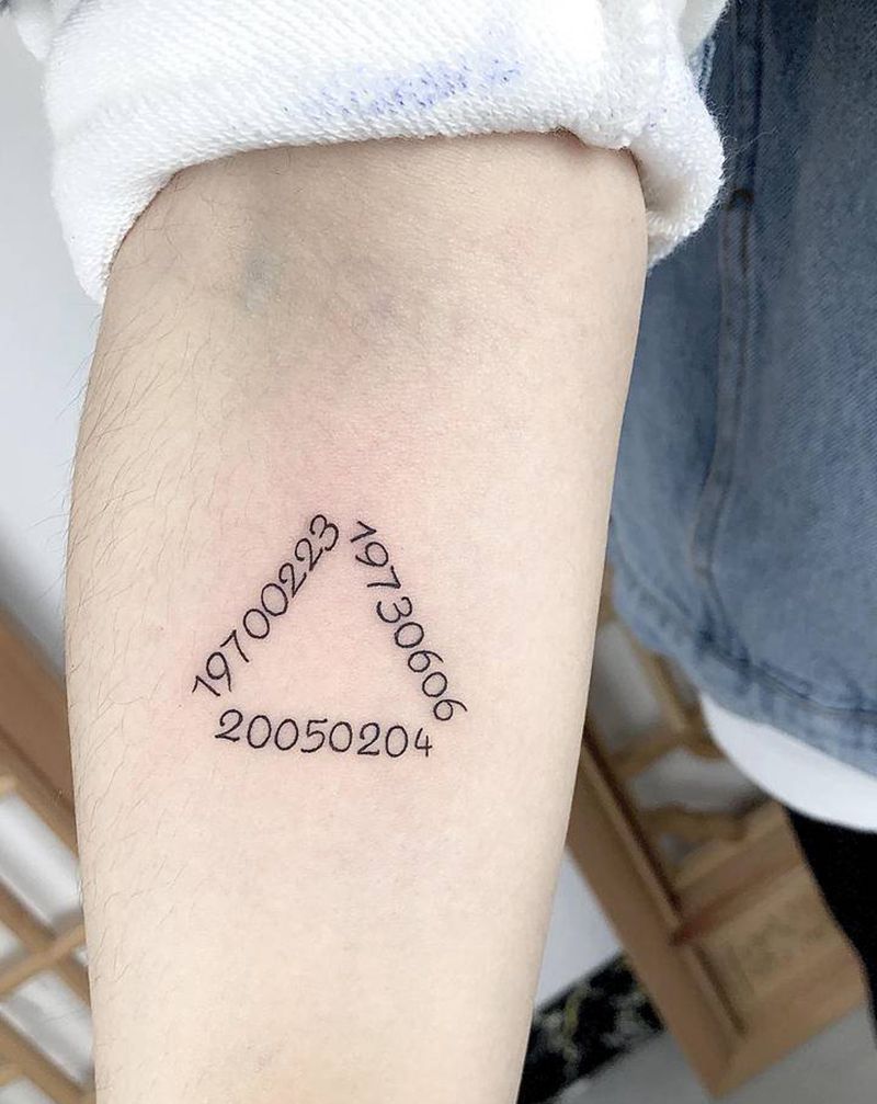 数字纹身图片_胸部肩部纹身图案