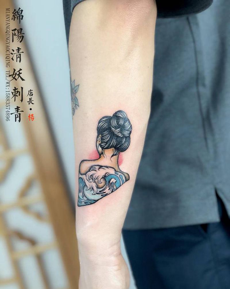 小臂女孩背影纹身纹身图片_背部臀部纹身图案