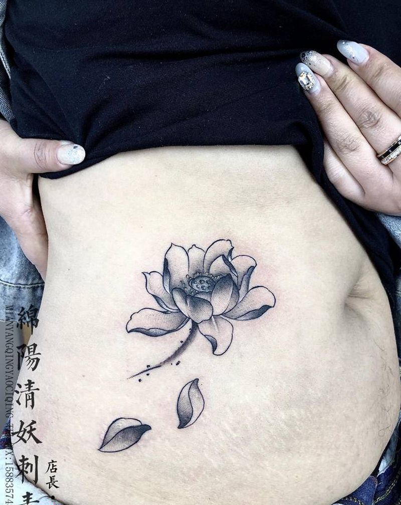 莲花纹身纹身图片_胸部肩部纹身图案