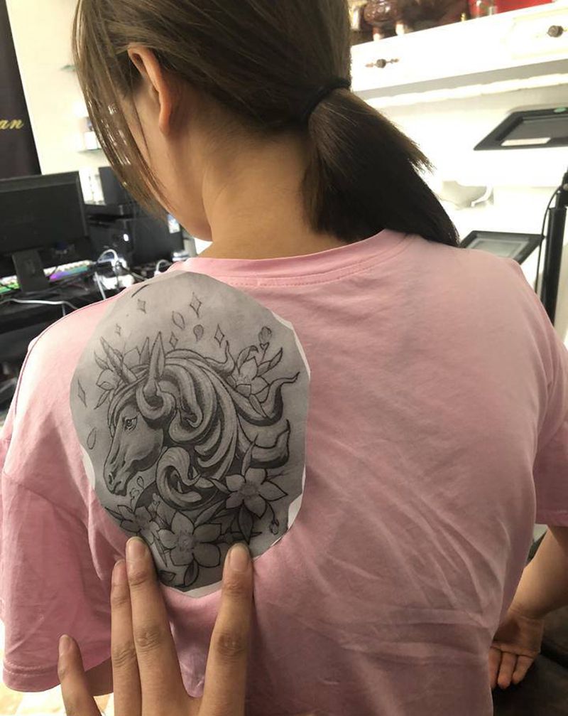 广元纹身心安刺青纹身图片_背部New School纹身图案