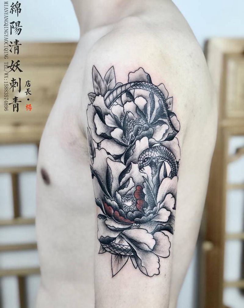 大臂牡丹纹身图片_臀部背部纹身图案