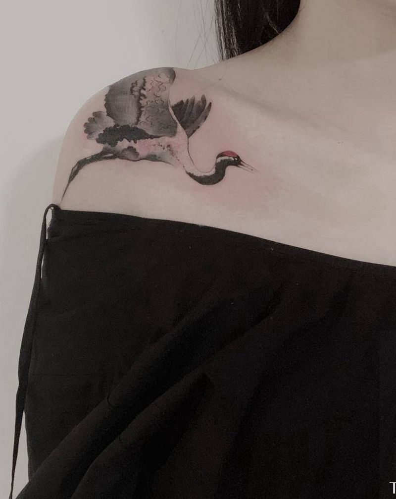 鹤纹身图片_肩部水墨纹身图案