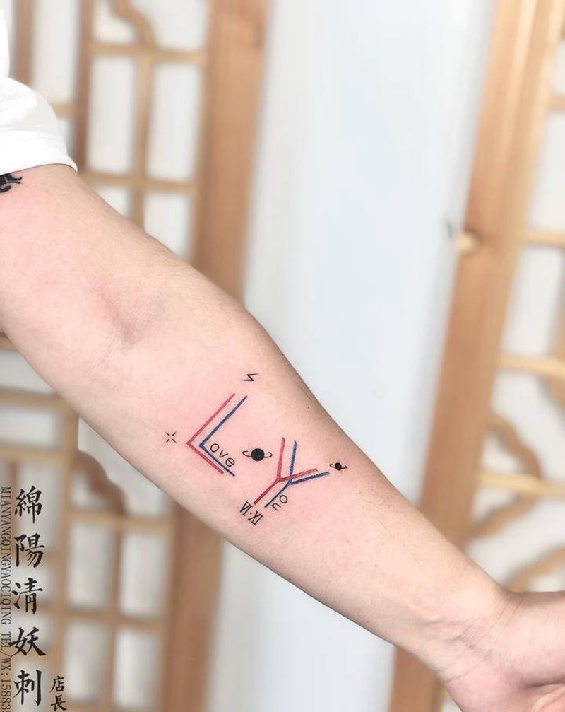 字母纹身图片_胸部肩部纹身图案