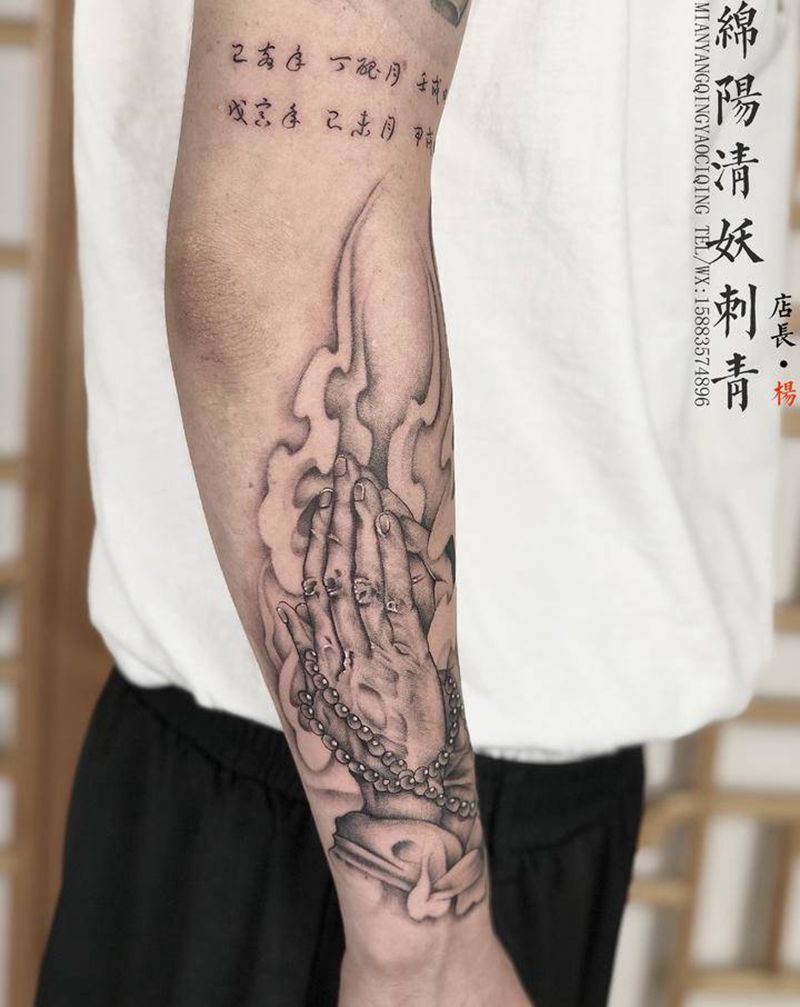 祈祷之手纹身图片_肩部颈部纹身图案
