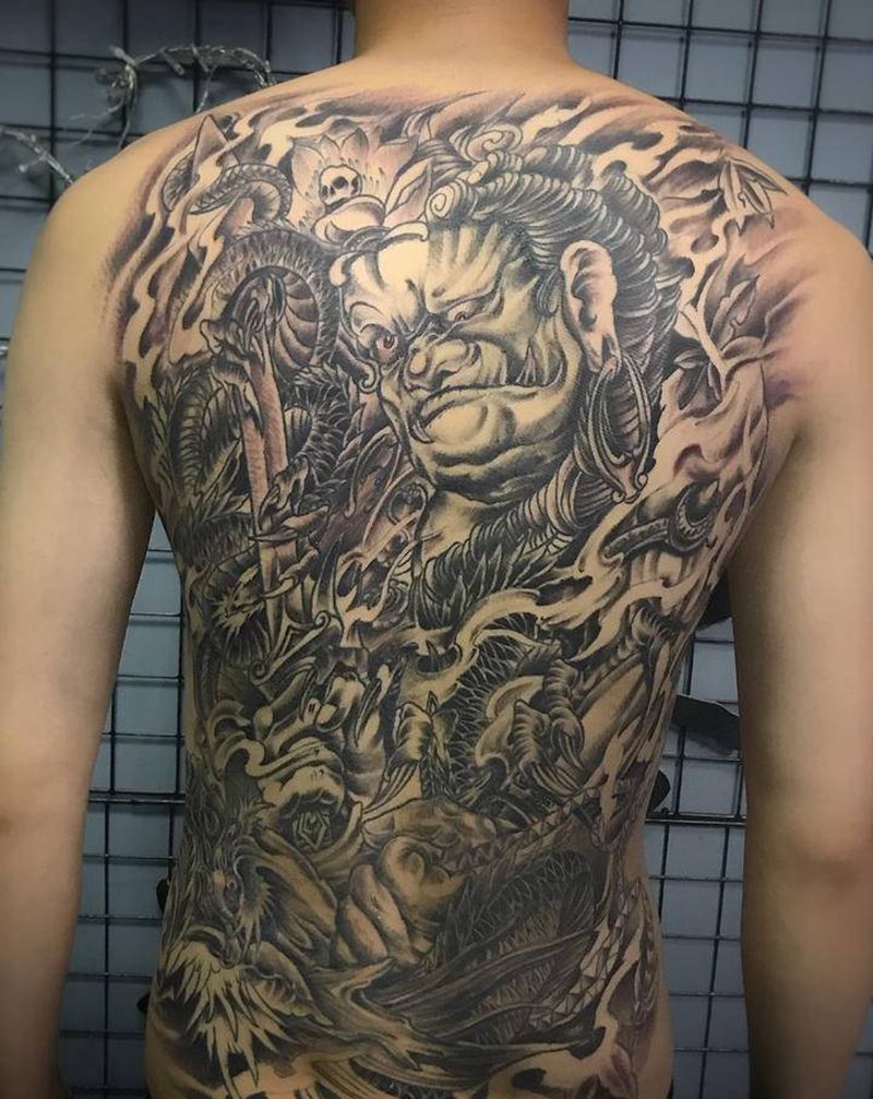 不动明王纹身图片_背部纹身图案