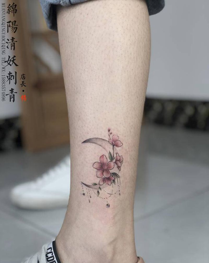 花花纹身图片_肩部胸部纹身图案