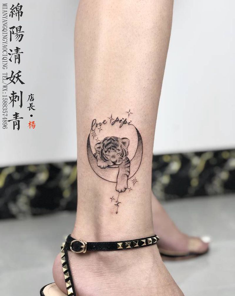 小老虎纹身图片_颈部肩部纹身图案
