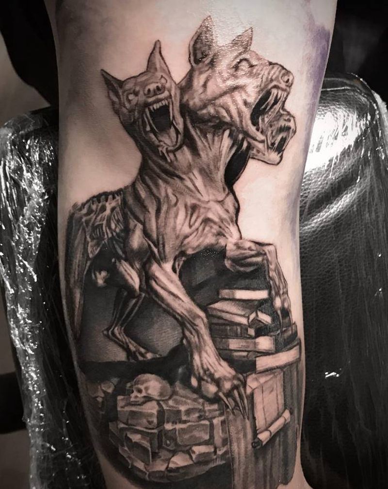 地狱犬纹身图片_手臂欧美写实纹身图案