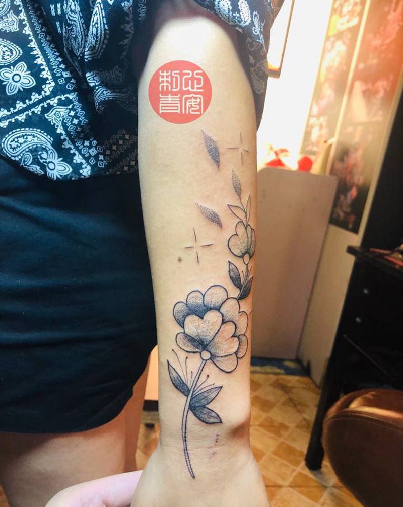 素花纹身图片_手臂点刺纹身图案
