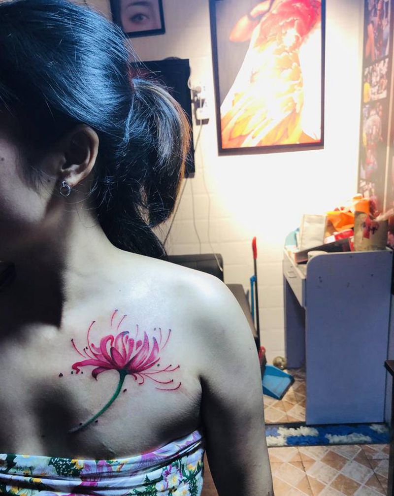 彼岸花纹身图片_胸部新传统纹身图案