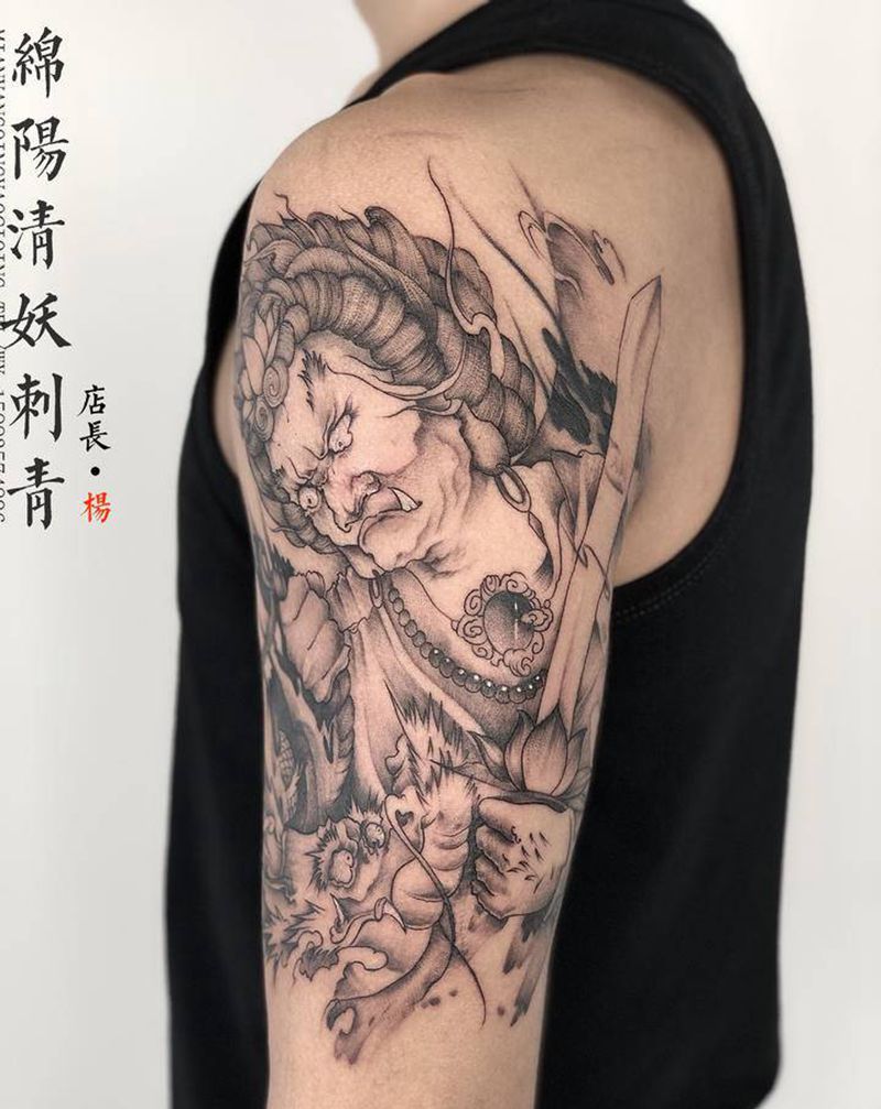 不动明王纹身图片_胸部肩部纹身图案