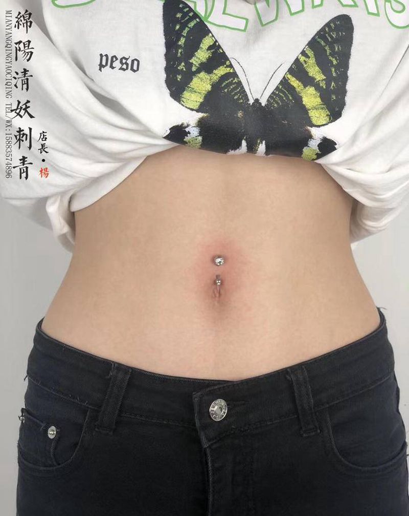 穿孔纹身图片_颈部肩部纹身图案