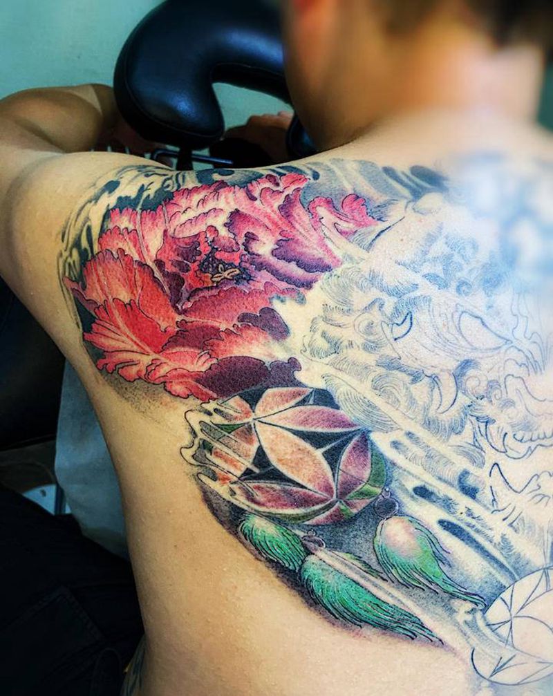 唐狮半成品纹身图片_背部纹身图案