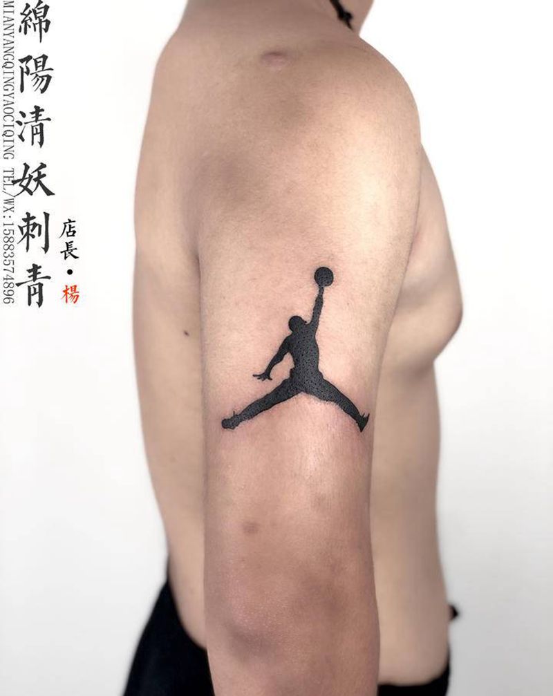 乔丹纹身图片_背部腰部纹身图案
