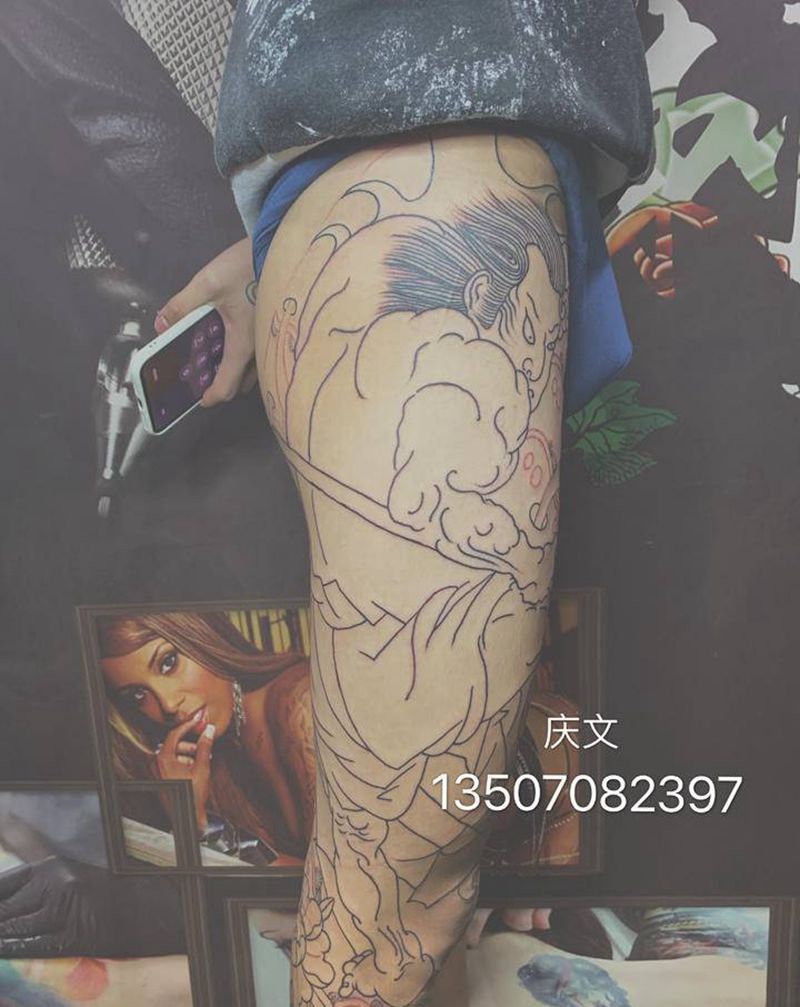 老传统接大腿纹身图片_腿部老传统纹身图案