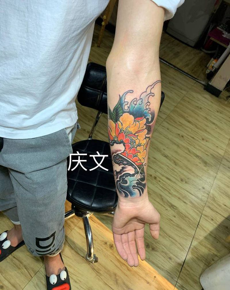 新传统纹身图片_手臂新传统纹身图案