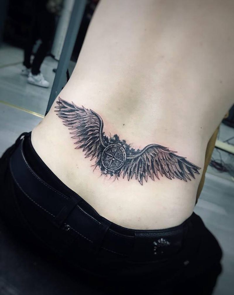 翅膀纹身图片_腰部纹身图案