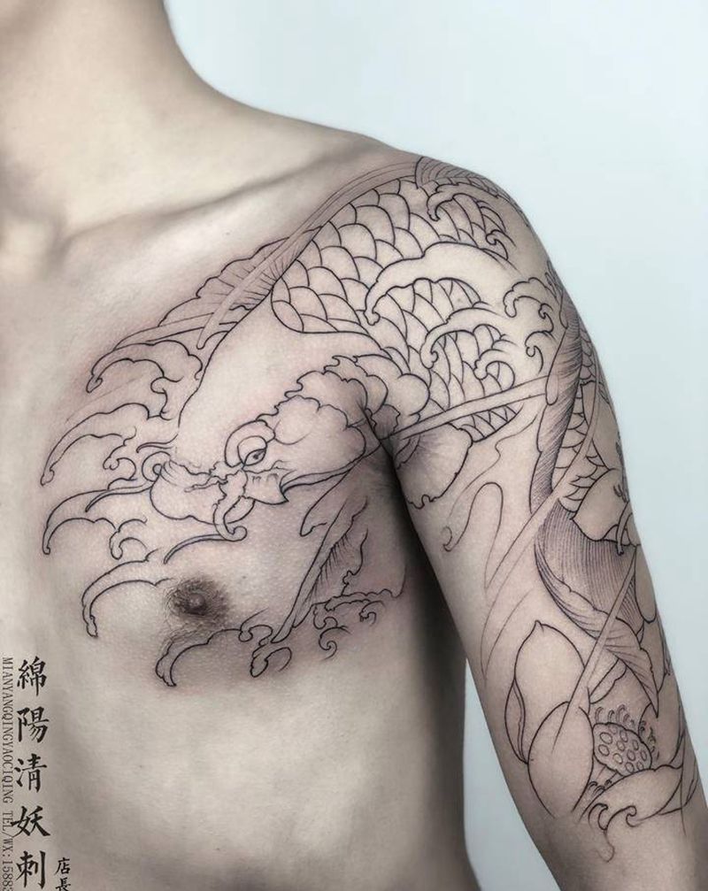 半胛鲤鱼勾线纹身图片_胸部肩部纹身图案