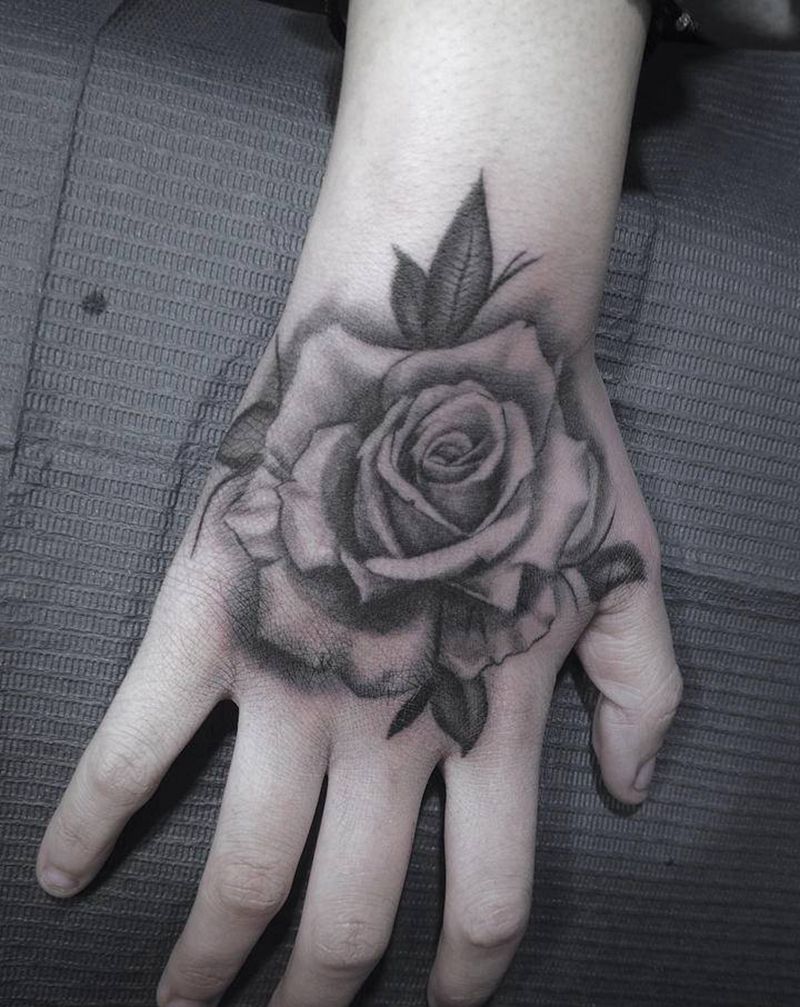 手背花纹身图片_手部纹身图案