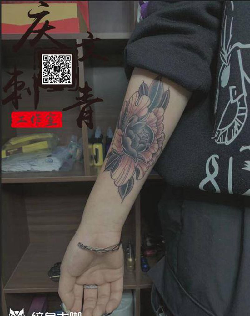 花纹身图片_手臂新传统纹身图案