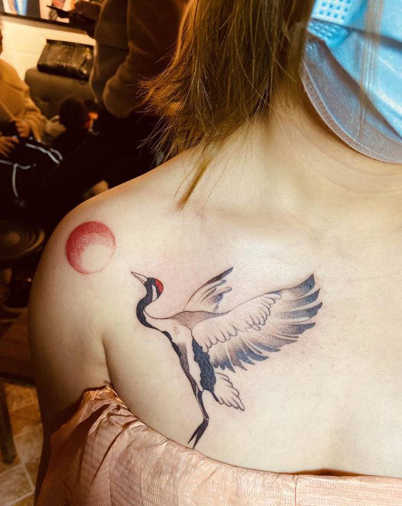 鹤纹身图片_胸部肩部纹身图案