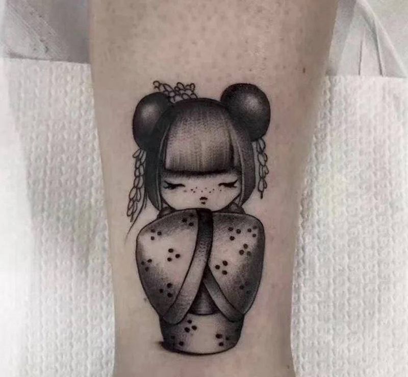 小萝莉纹身图片_手臂腿部新传统点刺纹身图案