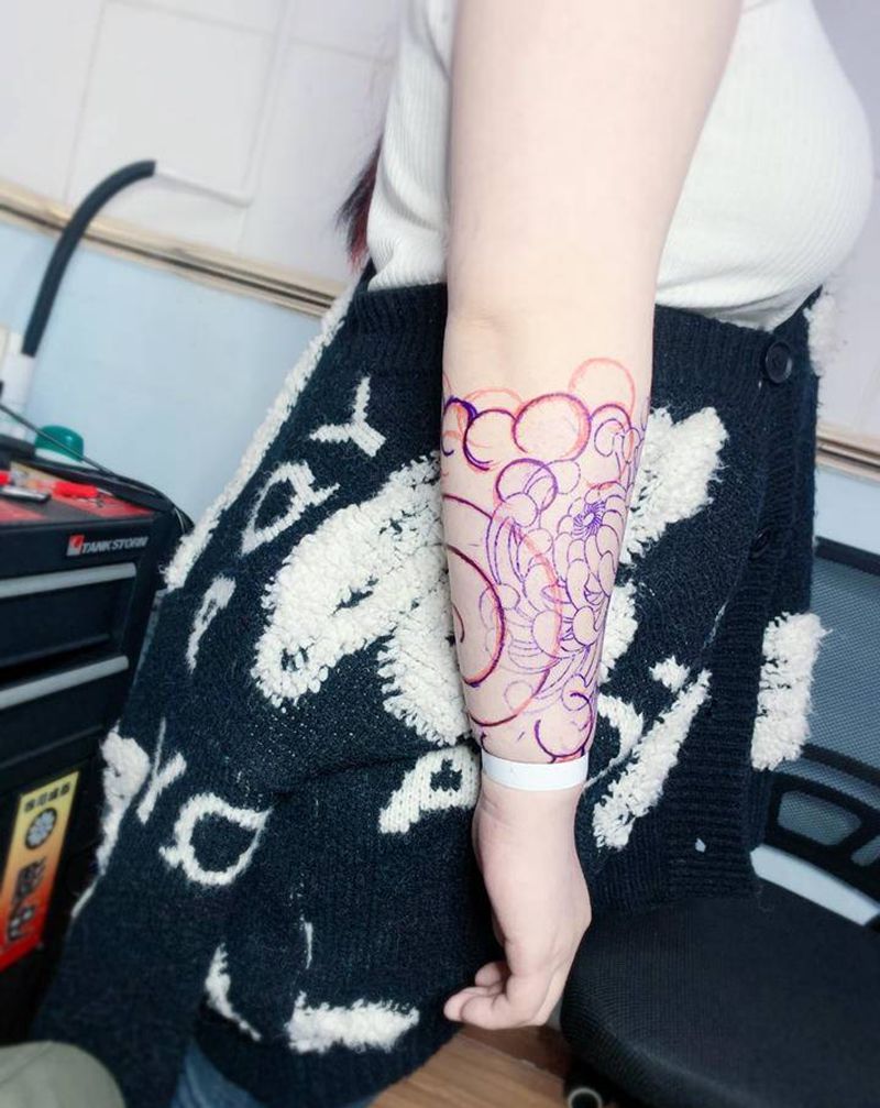 老传统菊花纹身图片_手臂老传统纹身图案