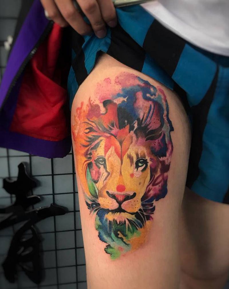 狮子纹身图片_腿部水彩纹身图案