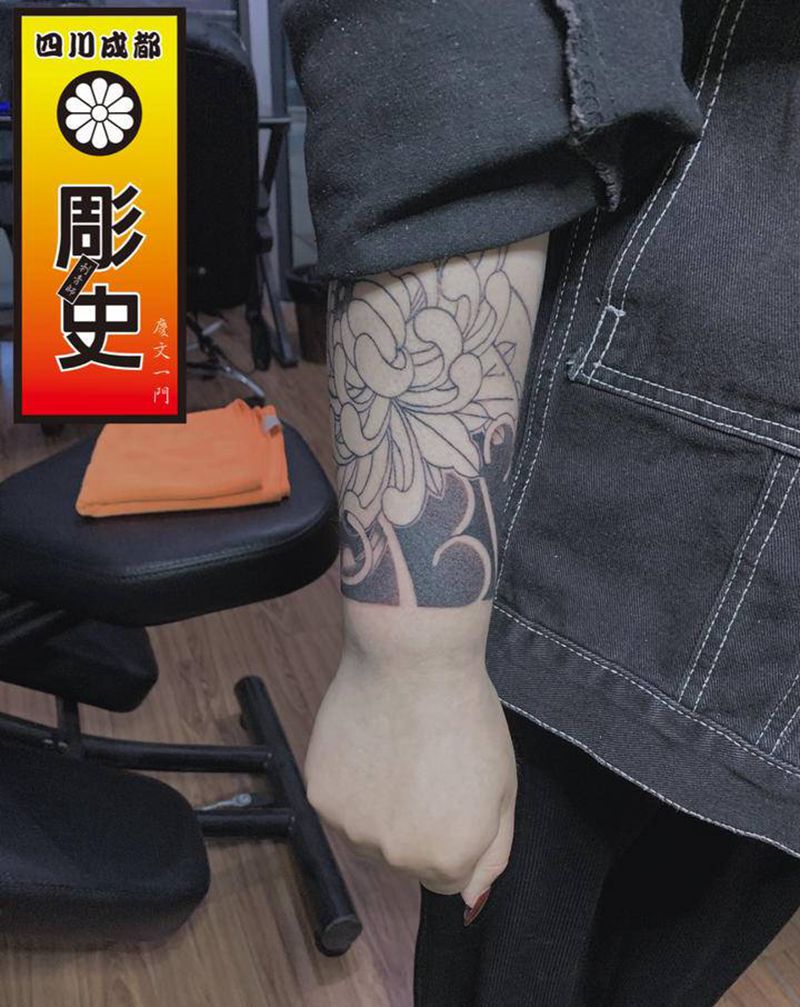 老传统圆针纹身图片_手臂老传统纹身图案