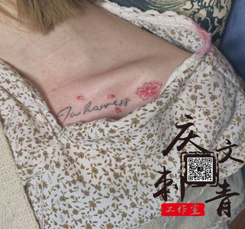 随笔纹身图片_胸部新传统纹身图案