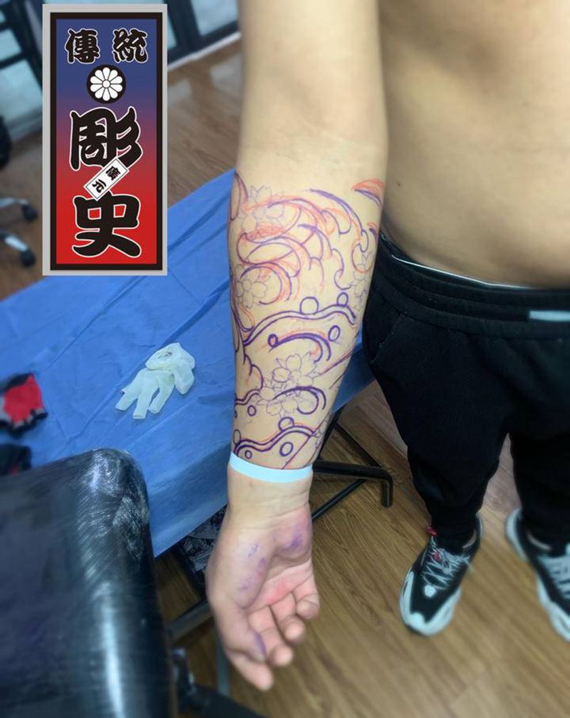 老传统浪臂纹身图片_手臂老传统纹身图案