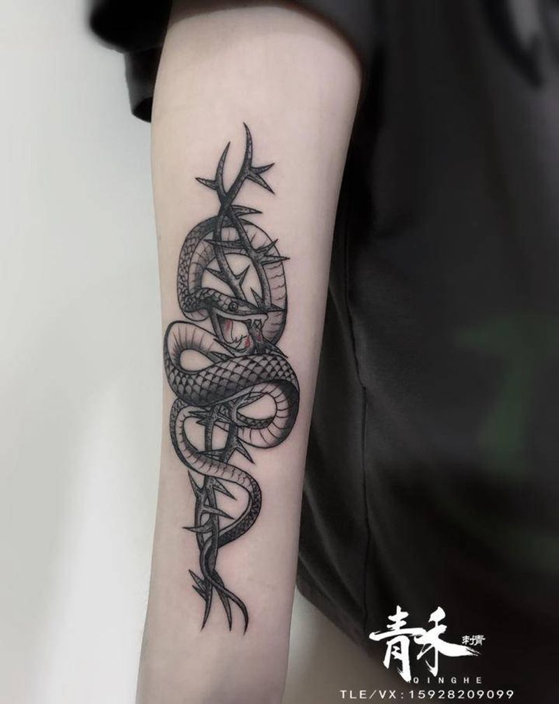 蛇纹身图片_欧美写实纹身图案
