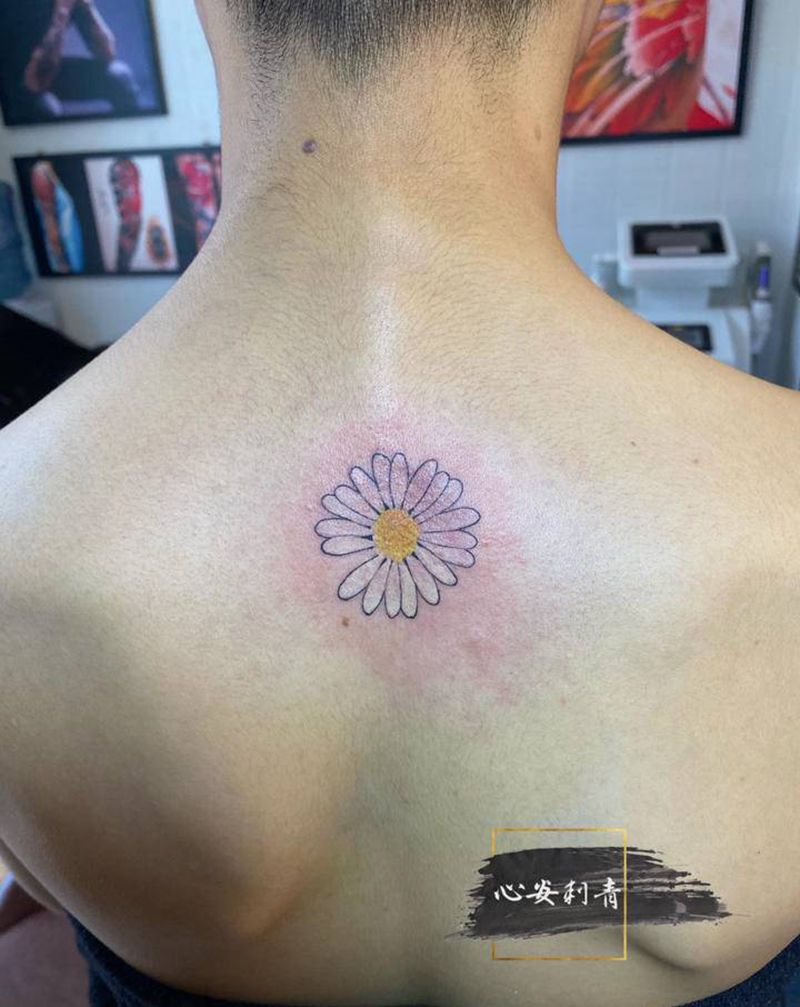 菊花,小雏菊纹身图片_背部颈部新传统New School纹身图案