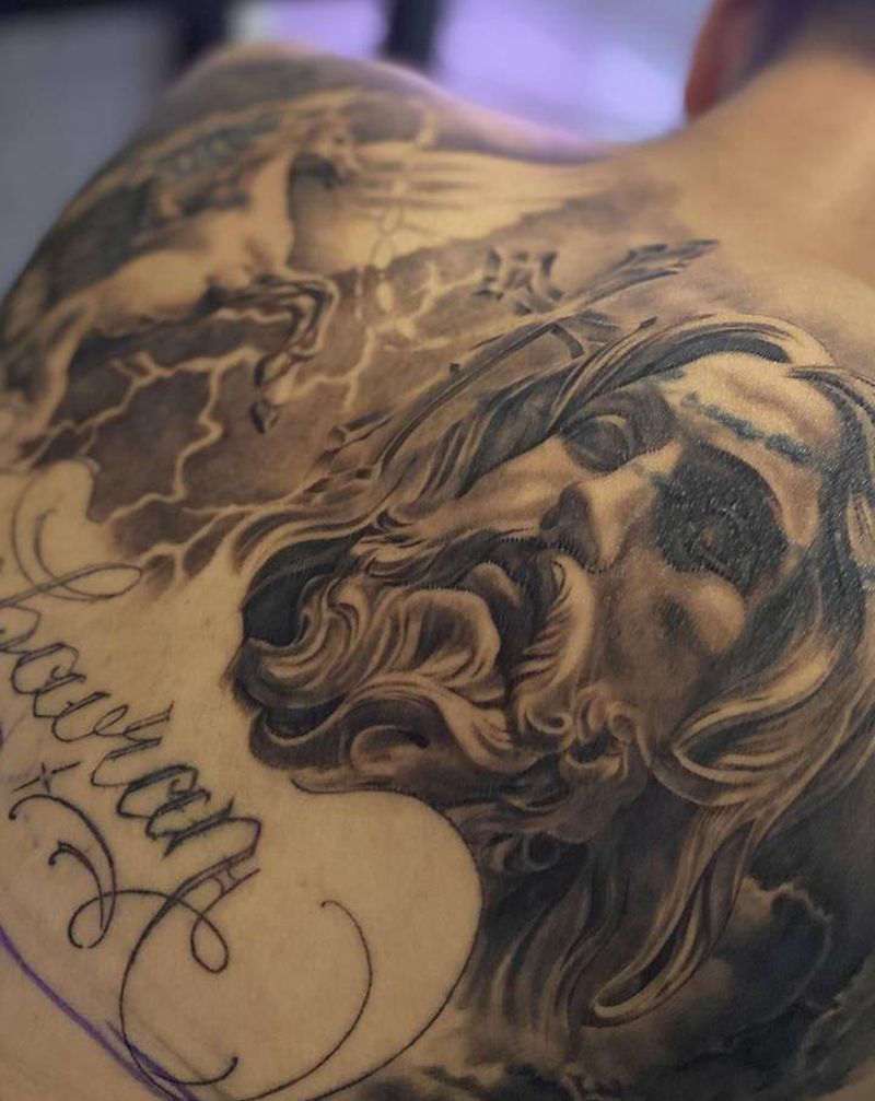 未完成纹身图片_背部纹身图案