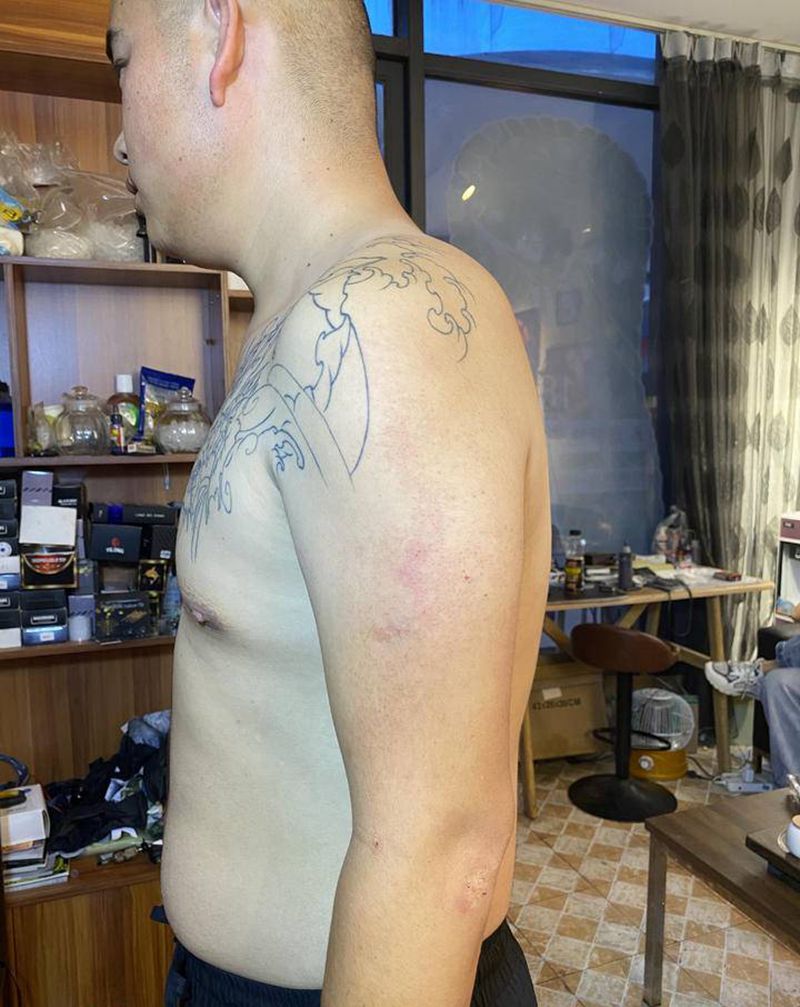 接半甲纹身图片_肩部手臂新传统纹身图案