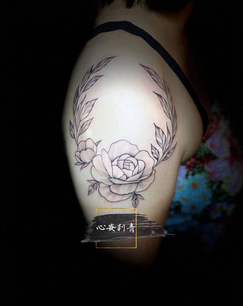 素花纹身图片_肩部手臂点刺新传统纹身图案